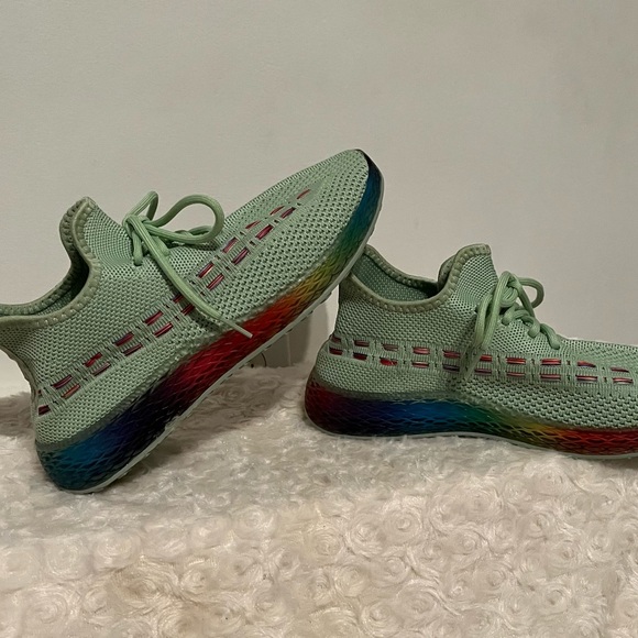 WANTED “STREAK” GREEN W RAINBOW ACCENT SNEAKERS COLORFUL - Picture 9 of 12